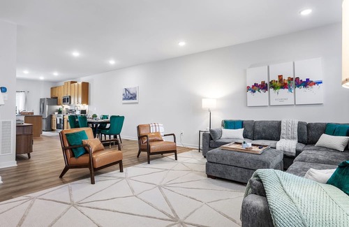 Midlothian House | 3BR Midterm Luxury in Walkable Neighborhood - Brand New Design