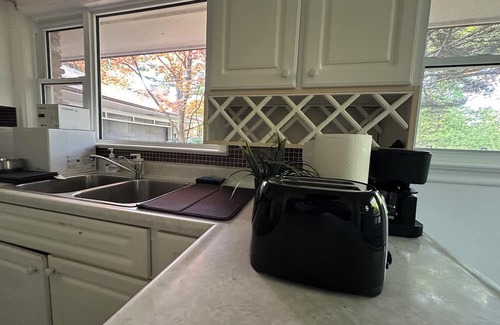 Bayview Village House | 1BR Private Ensuite w/Free Parking Leslie Subway