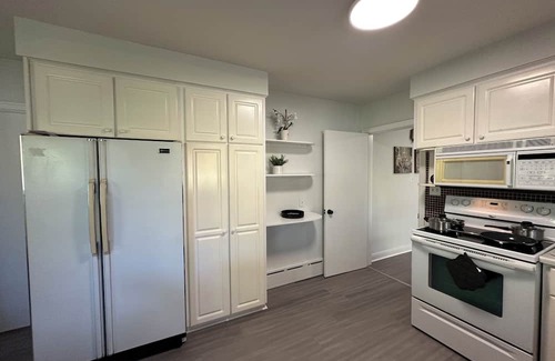 Bayview Village House | 1BR Private Ensuite w/Free Parking Leslie Subway