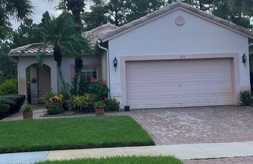 Saint Lucie West House | Charming 2-bedroom house in 55+ community in Port St. Lucie West, FL.