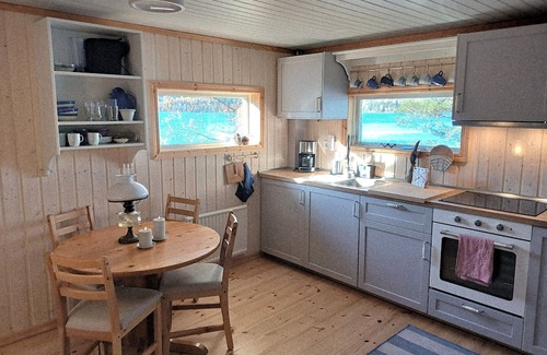 Odskolt House | Cozy cottage by the lake, 3 pers, WIFI, private lake access, 1 bedroom