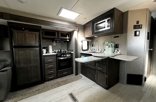 Questa House | Spacious Camper on a Llama Rescue Ranch with Stunning Views near Questa, New Mexico