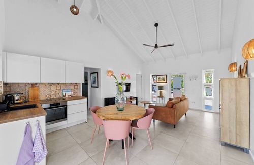 Fontein Villa | Modern villa with pool on a secured park on the west side of Curacao