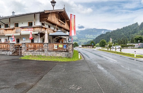 Hopfgarten im Brixental Apartment | Room '4' with Mountain View, Shared Terrace and Wi-Fi