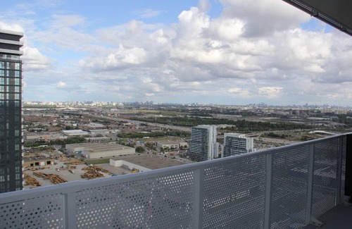 Vaughan Apartment | Stay in the heart of downtown Vaughan in this modern one-bedroom condo