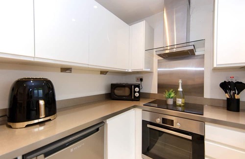 Hemel Hempstead House | Your second home in Hemel/free parking/easy access