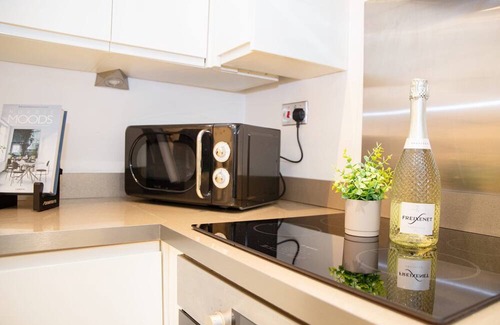 Hemel Hempstead House | Your second home in Hemel/free parking/easy access