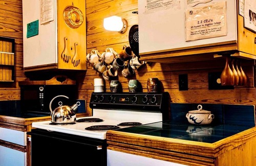 Van Zandt County Cabin | Cozy and Comfortable Kid-Friendly Cabin Rental for a Memorable Family Getaway Nestled in the Serene Forest in Ben Wheeler, Texas