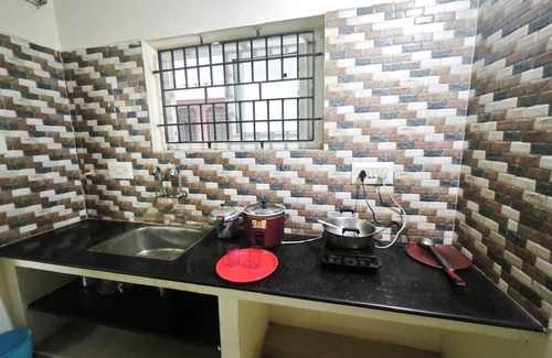 Chennai Apartment | Pleasant 2-bedroom apartment with AC in the Heart of Chennai CMBT