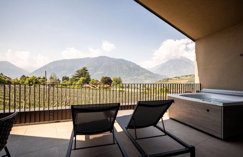 Schenna Apartment | Apartment 'Oberhaslerhof Montes' with Mountain View, Wi-Fi and Air Conditioning