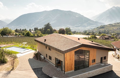 Schenna Apartment | Apartment 'Oberhaslerhof Montes' with Mountain View, Wi-Fi and Air Conditioning