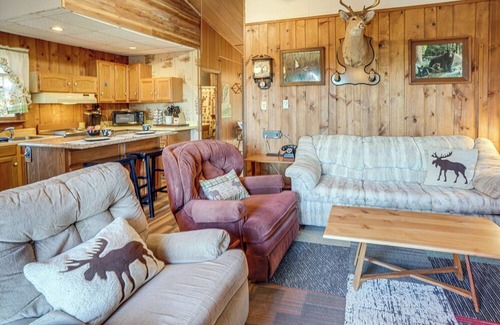 Stanley Cabin | 7 Mi to Main Street: Cabin w/Deck in Stanley!