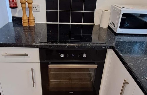 Hindhead Apartment | Cosy Annex Flat with secluded patio