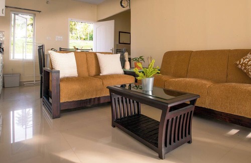 Munroe Island Cottage | Tropical Haven - 1BR Lakefront AC Cottage with Stunning Lakeview & Lake Access