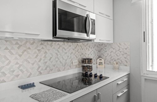 Sardinera Apartment | Oceanfront | Marina-View Balcony | Swimming Pool | Air-Conditioned