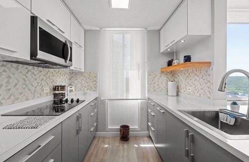 Sardinera Apartment | Oceanfront | Marina-View Balcony | Swimming Pool | Air-Conditioned