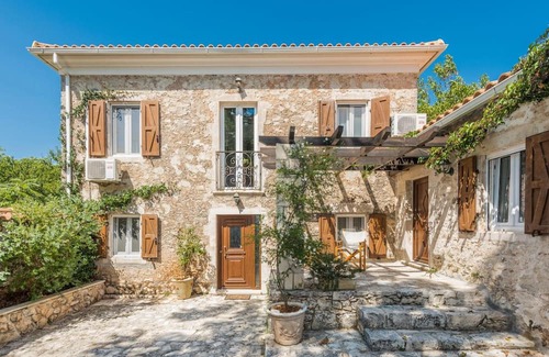 Loucha Villa | Villa "Callisto" with Mountain View, Wi-Fi, and Air Conditioning