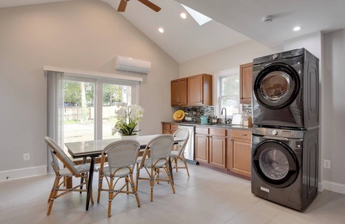 Woodbridge House | Great for Gatherings! Charming Woodbridge Duplex