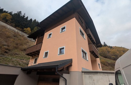 Isolaccia Apartment | Apartment '3' with Mountain View, Shared Garden and Wi-Fi