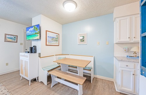 Port Aransas Condo | Roomy 1 BDRM Large Pool w/a Private Courtyard and a 5 Min Walk to the Beach