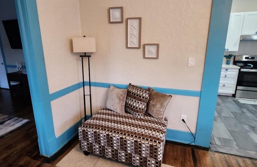 Galveston House | 7 Guests Galveston Coastal Retreat - 3Blks from the Beach! with WiFi, AC
