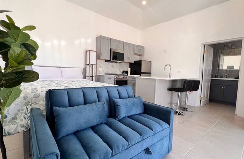 Paget Apartment | Chic Paget Studio Near Hamilton & Railway Trail