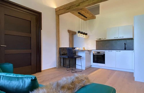 Aurolzmunster Apartment | Elegant Versailles Stay for 3 |Breakfast Included