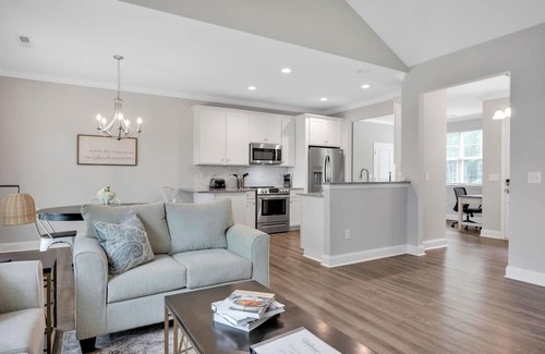 Westport House | Quiet 3BR Retreat near LKN