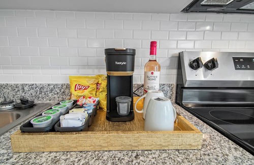 Addicks Apartment | "GuestReady Cozy Retreat: Relax in Style"