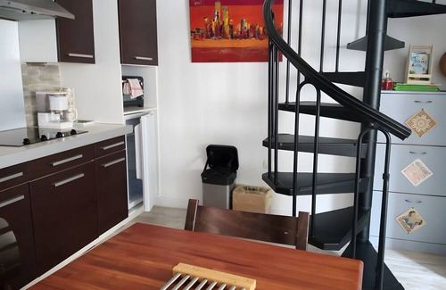 Saint-Savinien Apartment | Apartment 'Cosy' with Wi-Fi and Air Conditioning