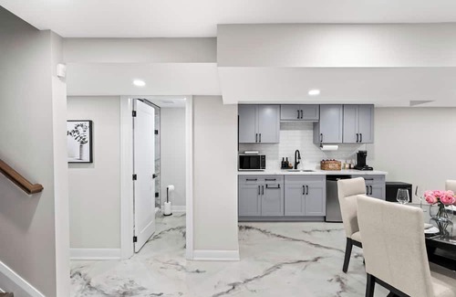 Niagara Falls House | Full Home in Niagara · Exclusive Spa Retreat