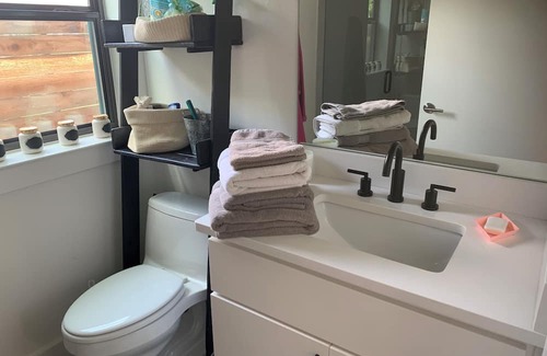 Blackshear-Prospect Hill House | Charming 2-bedroom house with AC, WiFi in fabulous East Austin