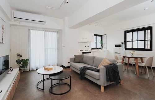 Zhongshan Apartment | Charming 1-bedroom apartment in fabulous Taipei City with AC, WiFi