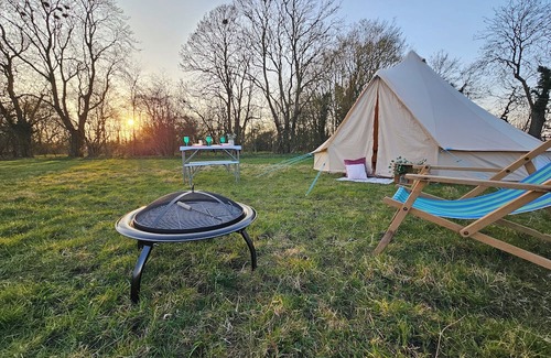 Howlett End RV Rental | 5m Bell Tents-Glamping in picturesque 6 acre feld tucked away in the countryside