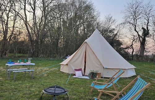 Howlett End RV Rental | 5m Bell Tents-Glamping in picturesque 6 acre feld tucked away in the countryside