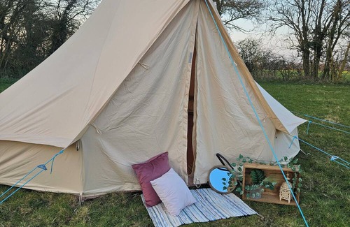 Howlett End RV Rental | 5m Bell Tents-Glamping in picturesque 6 acre feld tucked away in the countryside