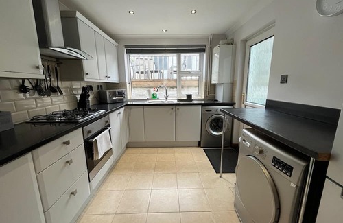 St. Thomas House | Access to the Gym, 3 Bedrooms, Close to the City