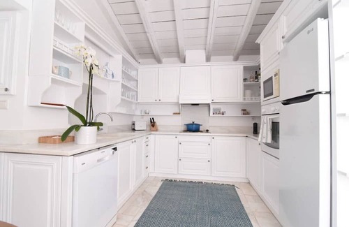 idhra House | Elegant Hydra Getaway