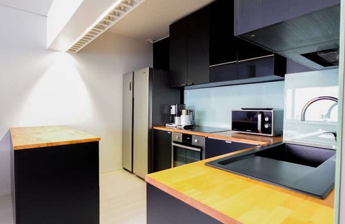 Punavuori Apartment | Vibrant Helsinki Stay | 5 Min to Design District