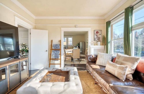 Kerns House | Laurelhurst Dream on Restaurant Row ~ 97 WalkScore