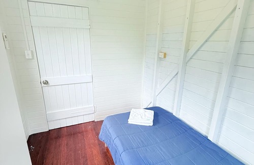 Emu Park Resort | Beach Dorm accommodation with shared toilet & shower
