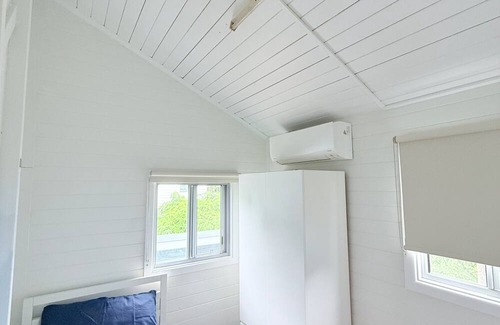 Emu Park Resort | Beach Dorm accommodation with shared toilet & shower