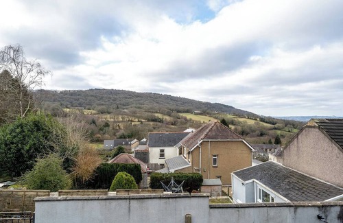 Margam Apartment | En-Suite Double Room, Microwave & Fridge, Parking