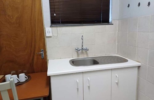 Fichardt Park Apartment | Orchard Guesthouse Double Room with Pool View 2