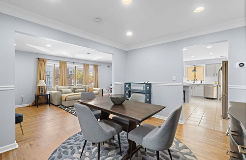 Lyndhurst Apartment | Spacious 3BR w/Parking, Pool Access & Easy Commute to NYC – Monthly Stays