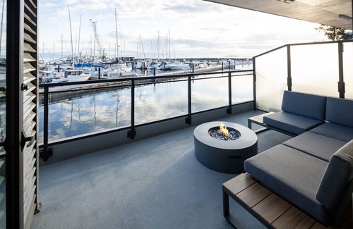Regional District of Nanaimo Apartment | Suite 103 – One-Bedroom Oceanview King Suite