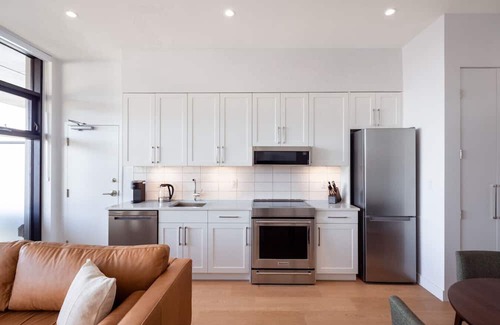 Regional District of Nanaimo Apartment | Suite 103 – One-Bedroom Oceanview King Suite