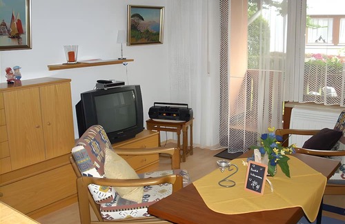 Wasserburg Apartment | Apartment 'Müller Dietrich' with Private Terrace and Shared Garden
