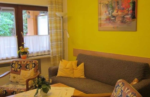 Wasserburg Apartment | Apartment 'Müller Dietrich' with Private Terrace and Shared Garden