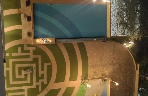 Versova Apartment | Chic 2-bedroom apartment in the heart of the City with Amazing Sea View